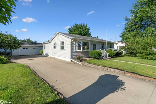 802 E Cedar Ln, Mount Pleasant, IA, 52641-1406 | Card Image