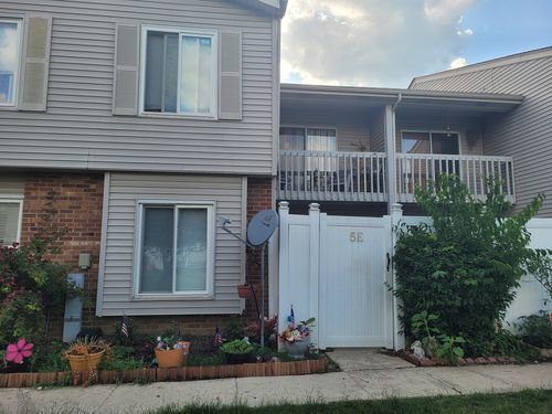 5E Fernwood Dr, Bolingbrook, IL, 60440-2917 | Card Image