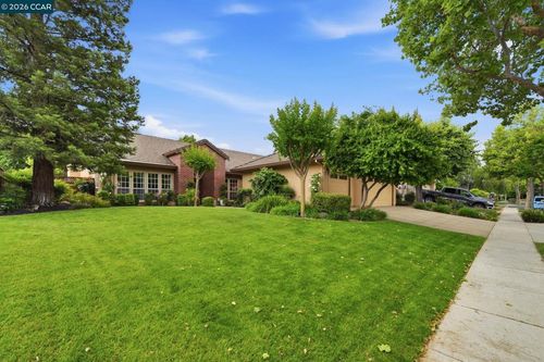 635 Rutherford Cir, Brentwood, CA, 94513-2611 | Card Image
