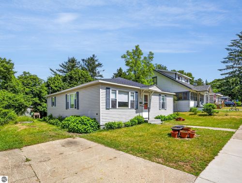 415 Crippen St, Cadillac, MI, 49601-1418 | Card Image