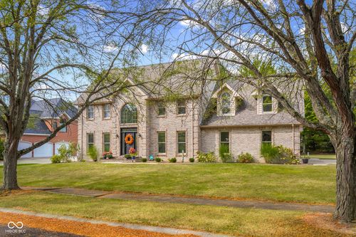 882 Box Turtle Ct, Columbus, IN, 47201-7590 | Card Image