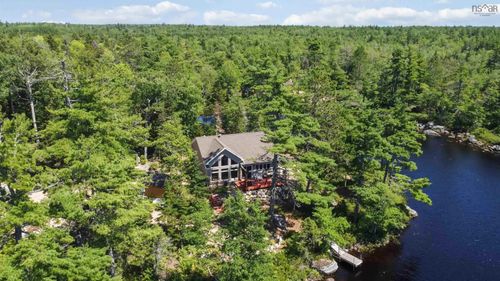 37 Andrew Point Rd, Waterloo Lake, NS, B0S1P0 | Card Image