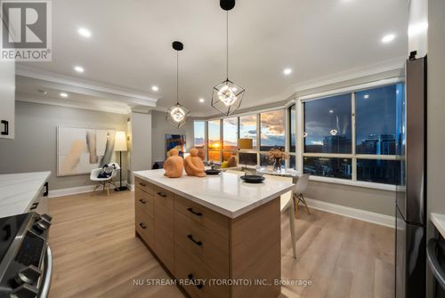 3-33 Weldrick Rd E, Richmond Hill, ON, L4C8W4 | Card Image