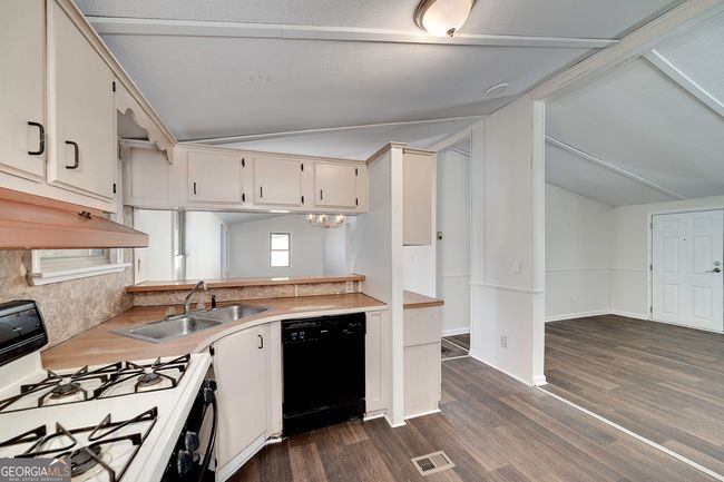 252 Lakeview Dr, House other with 3 bedrooms, 2 bathrooms and 2 parking in Locust Grove GA | Image 18