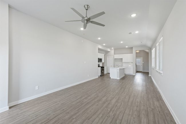 306 Bendecido Loop, House other with 4 bedrooms, 3 bathrooms and 2 parking in Elgin TX | Image 6