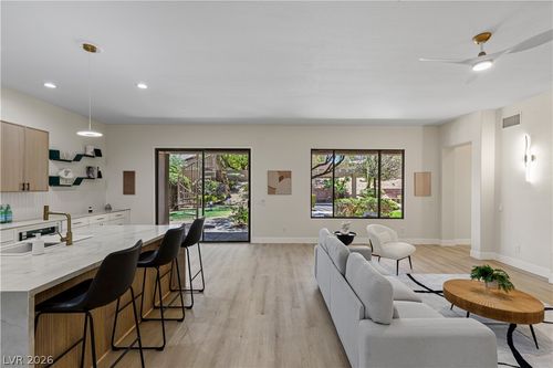 17 Winding Rd, Henderson, NV, 89052-6657 | Card Image