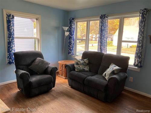 34321 John St, Wayne, MI, 48184-2381 | Card Image