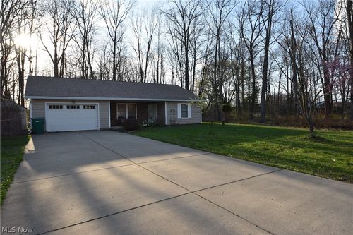 8230 Stadler Ave, Boardman, OH, 44512-6328 | Card Image