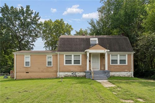 2311 E 73rd St, Kansas City, MO, 64132-3323 | Card Image