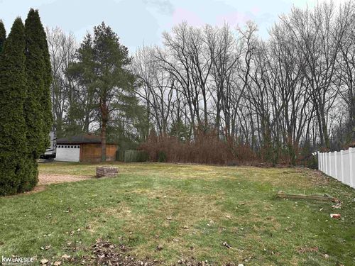 5552 Southlawn Dr, Sterling Heights, MI, 48310-6553 | Card Image