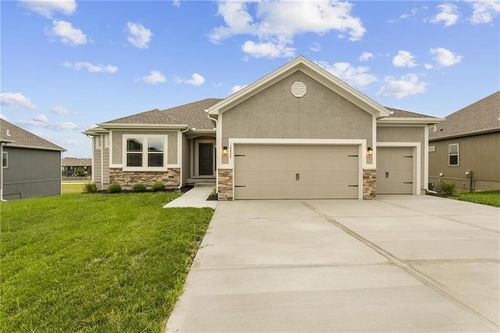 11016 N Corrington Ave, Kansas City, MO, 64156-7713 | Card Image