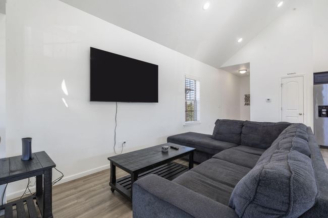 Living Rm | Image 28