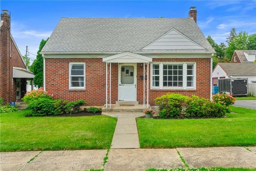 1629 Linwood St, Bethlehem, PA, 18017-5912 | Card Image