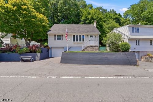 468 Rifle Camp Rd, Woodland Park, NJ, 07424-3206 | Card Image