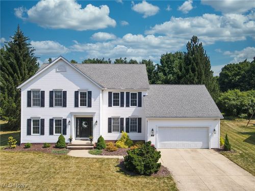 3165 Peterboro Dr, Stow, OH, 44224-5911 | Card Image