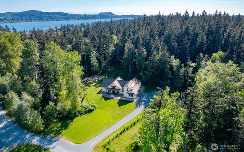 5680 Paradise Ln, Anacortes, WA, 98221-9540 | Card Image