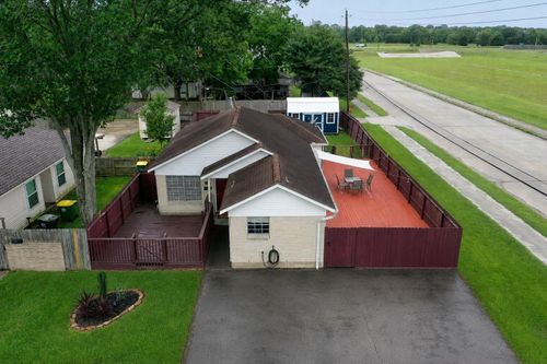 2102 Pearland Ave, Pearland, TX, 77581-3331 | Card Image