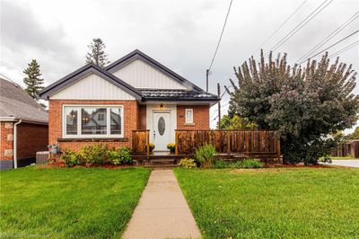 2217 King St E, House other with 3 bedrooms, 2 bathrooms and 3 parking in Hamilton ON | Image 1