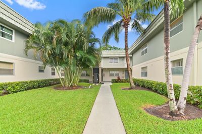 253 Flanders F, Condo with 2 bedrooms, 2 bathrooms and null parking in Delray Beach FL | Image 2