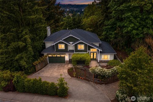 13128 Se Newport Way, Bellevue, WA, 98006-2020 | Card Image