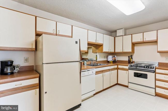 1-424 - 15101 Interlachen Dr, Condo with 2 bedrooms, 2 bathrooms and null parking in SILVER SPRING MD | Image 9