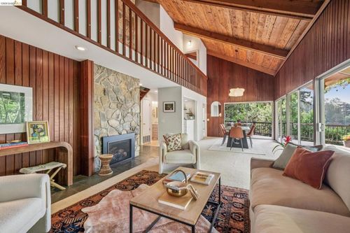 2835 Morley Dr, Oakland, CA, 94611-2547 | Card Image