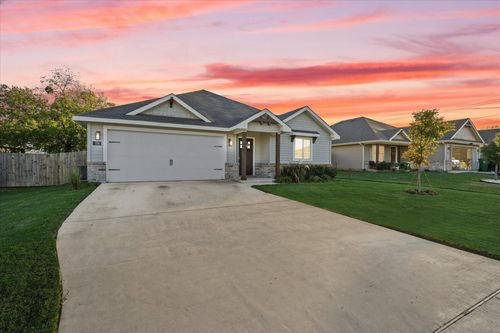 104 Arrowhead Dr, Sanger, TX, 76266-1616 | Card Image