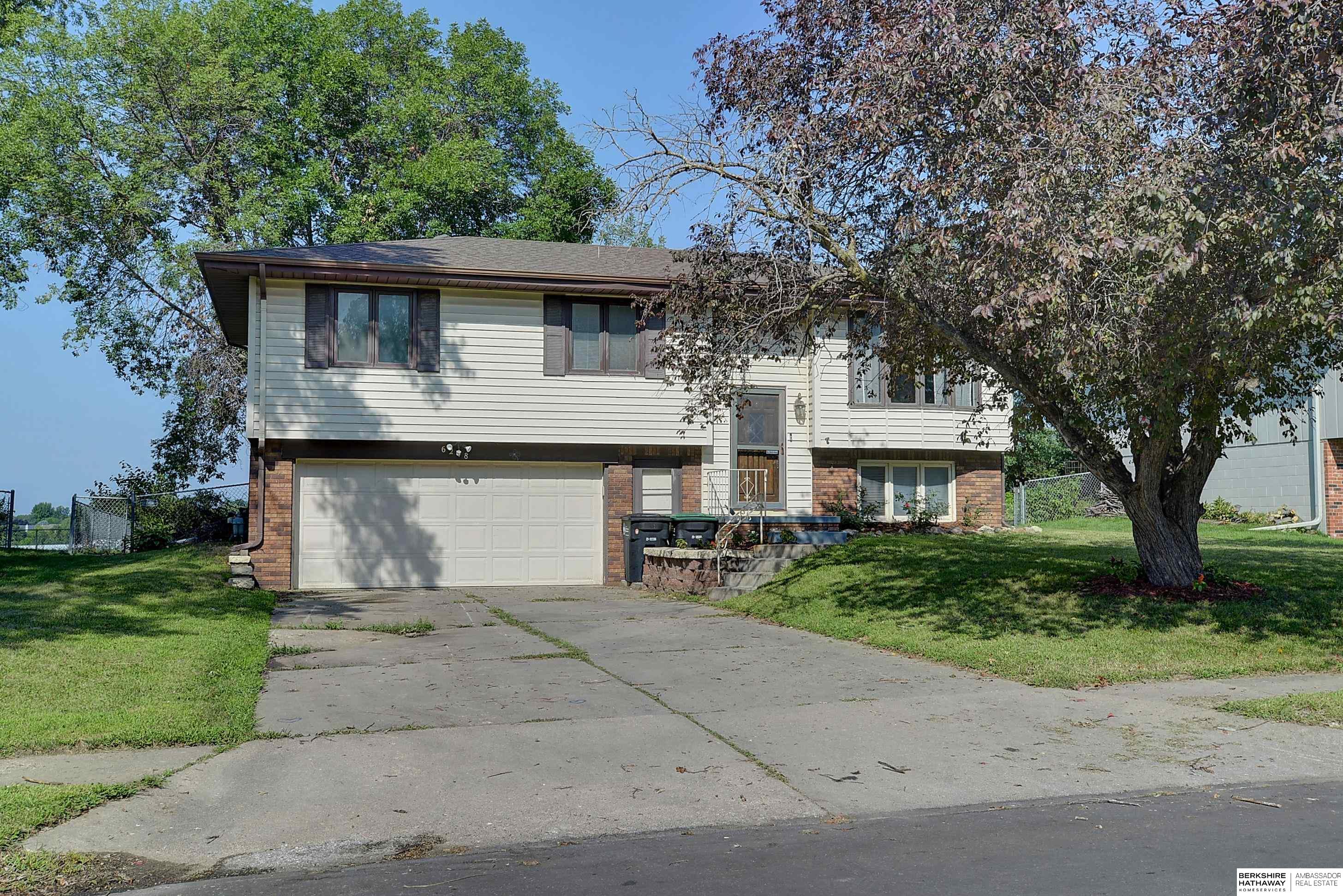 153rd St, Omaha, NE 68137