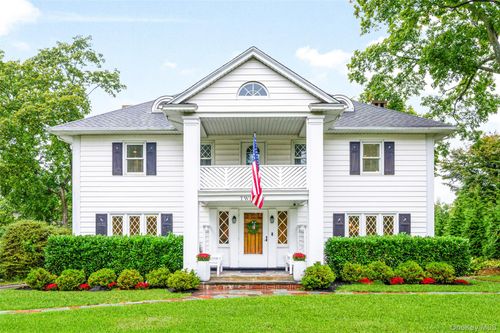 20 Elk Ave, New Rochelle, NY, 10804-4213 | Card Image