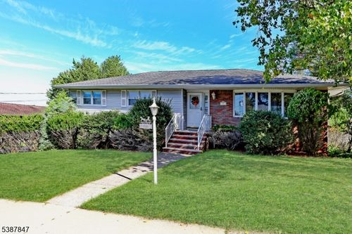 52 Bartsch Ave, Woodland Park, NJ, 07424-2927 | Card Image