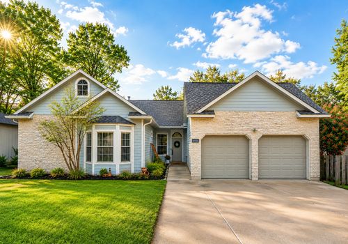 8105 Elkhorn Mountain Trl, Austin, TX, 78729-6427 | Card Image