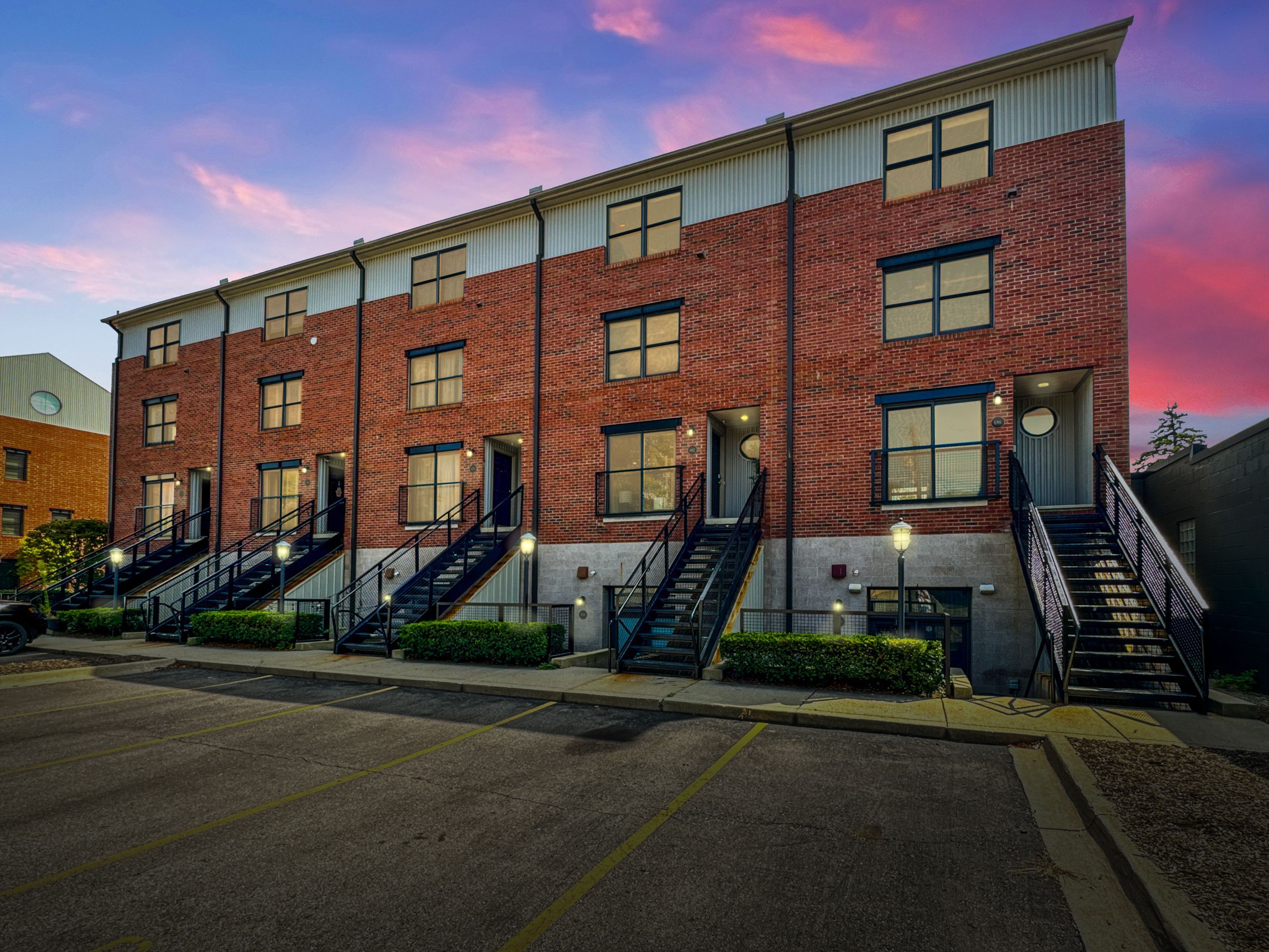 11 Mile Rd, Royal Oak, MI 48067