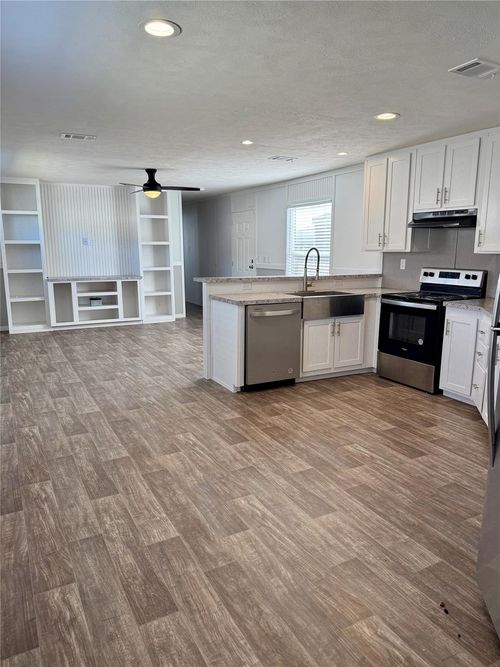 122 Mooney Rd, Pearland, TX, 77581-2332 | Card Image