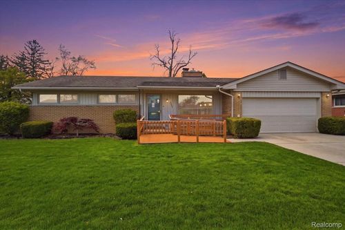 7439 Carrousel Blvd, Westland, MI, 48185-2405 | Card Image