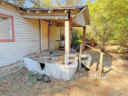 726 Travis St, Brewton, AL, 36426-1679 | Card Image