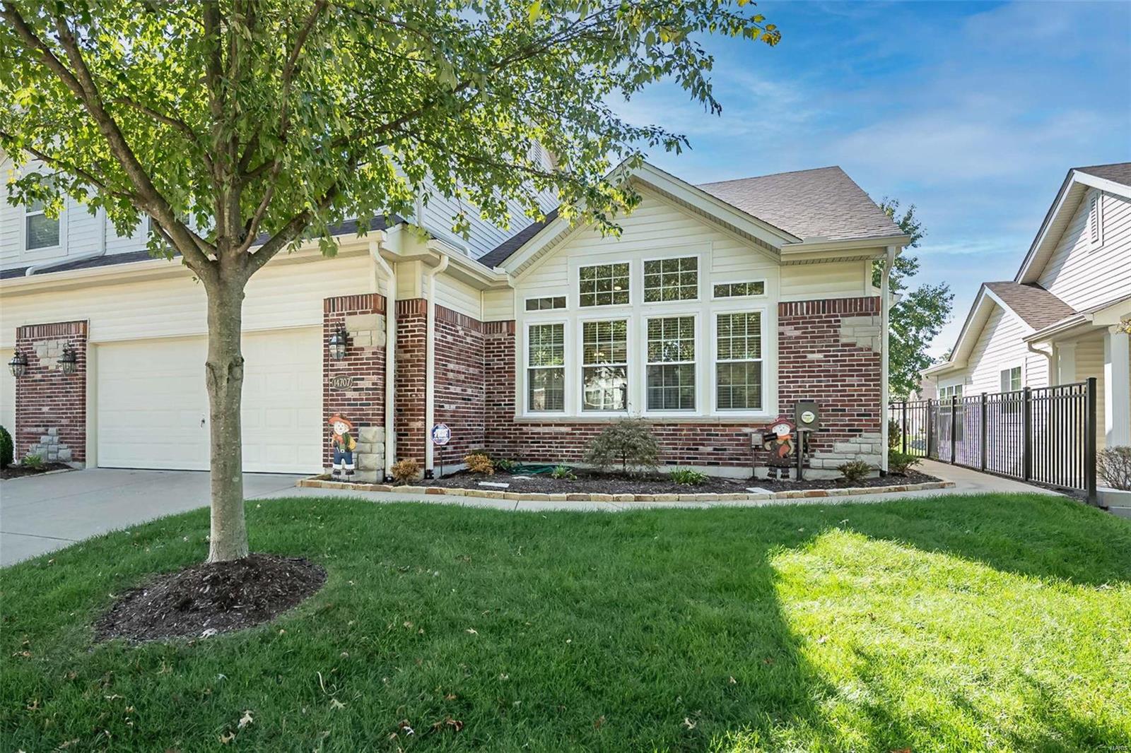 Thornbird Manor Pkwy, Chesterfield, MO 63017