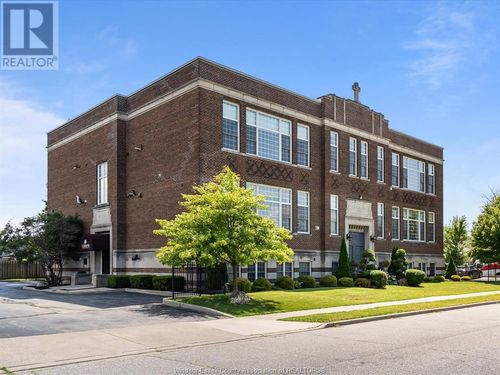 104-647 Irvine Ave, Windsor, ON, N8X2T4 | Card Image