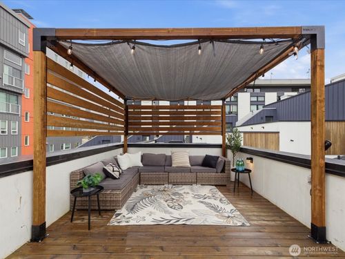 c-909 Hiawatha Pl S, Seattle, WA, 98144-2825 | Card Image