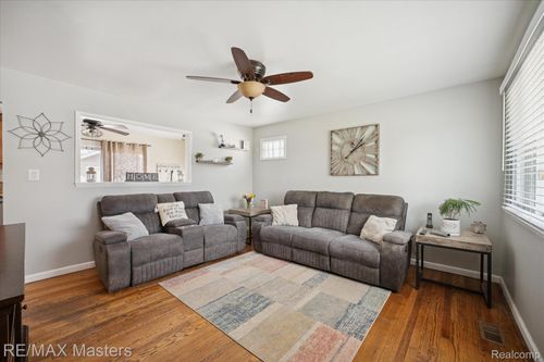 31630 Lynne Dr, Rockwood, MI, 48173-1029 | Card Image