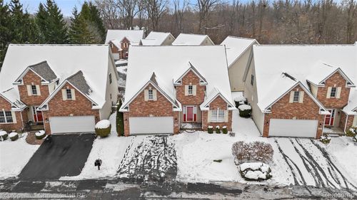 6166 Natures Cv, Grand Blanc, MI, 48439-9444 | Card Image