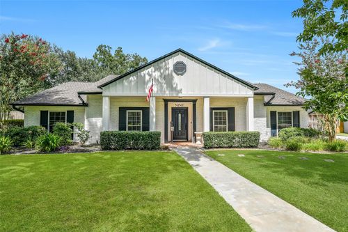 9 Earlham Dr, Friendswood, TX, 77546-4011 | Card Image