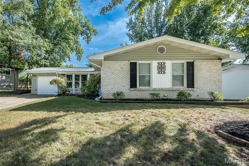 1840 Saint Anthony Ln, Florissant, MO, 63033-6528 | Card Image