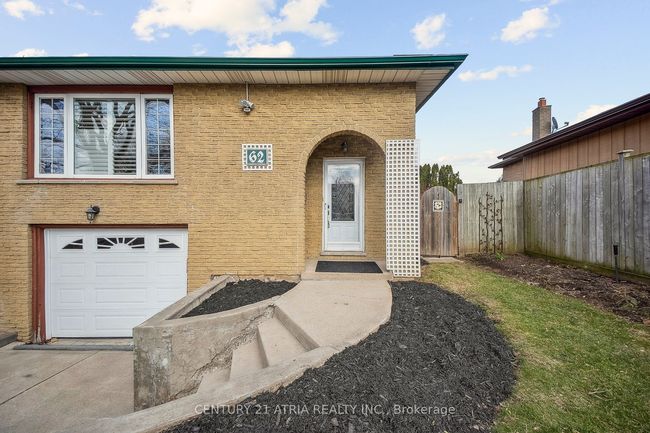 62 Guildwood Dr, House attached with 4 bedrooms, 1 bathrooms and 2 parking in Hamilton ON | Image 4
