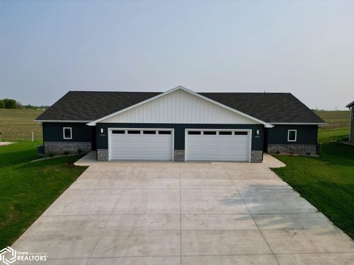 1401 E 11th St, Carroll, IA, 51401 | Card Image