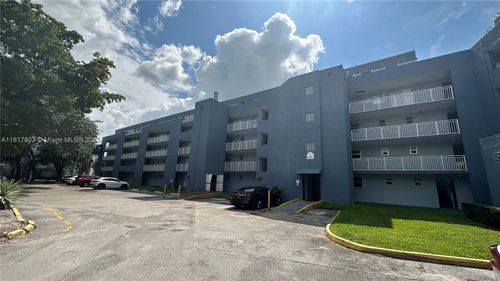 apt-f411-9359 Fontainebleau Blvd, Miami, FL, 33172-4220 | Card Image