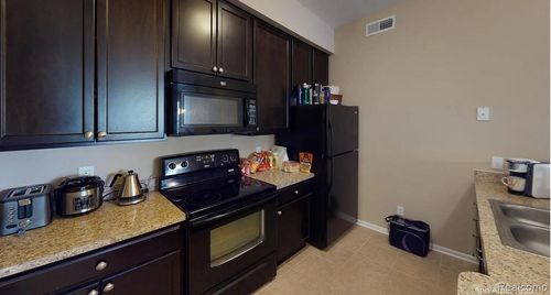 1030 W Summerfield Glen Cir, Ann Arbor, MI, 48103-9166 | Card Image