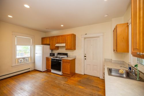 apt-2-84 Walker St, Newton, MA, 02460-1581 | Card Image