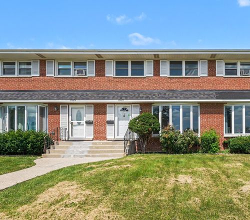 15W632 Virginia Lane, Elmhurst, IL, 60126 | Card Image