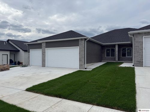 5851 S 95th St, Lincoln, NE, 68526-6154 | Card Image