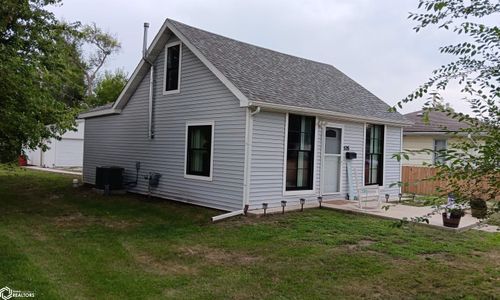 526 S Moore St, Ottumwa, IA, 52501-5303 | Card Image